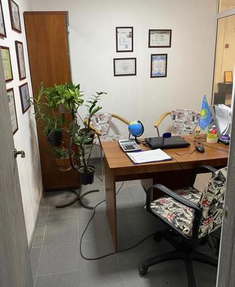 Офисные стулья, офисные столы, шкафы, кресла,пуфики,тумбы.Дешево!