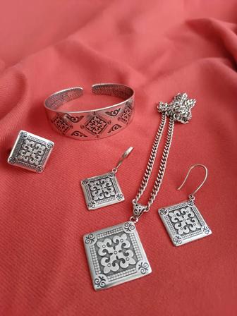 Серебряные наборы в национальном стиле