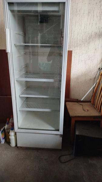Витриный холодильник