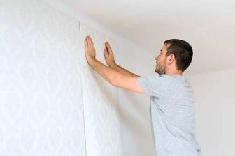 Поклейка обоев и установка галтели