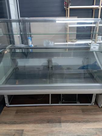 Продаю холодильную витрину
