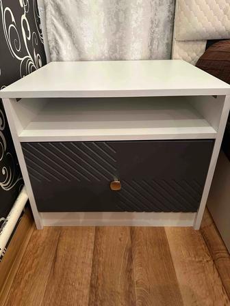 Прикроватные тумбы