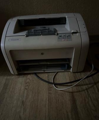 Продаю принтер Нр 1018 лазерный принтер