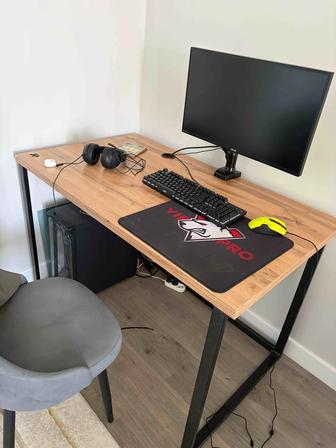 Компьютерный стол , профессиональный