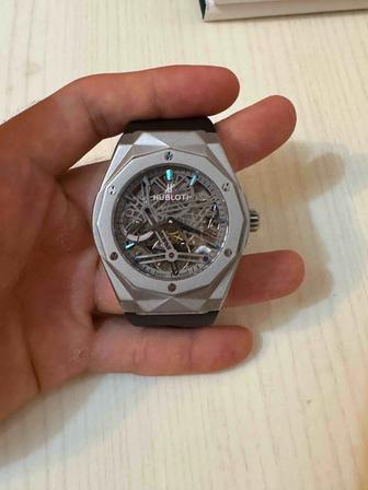 Часы hublot