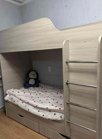 Продаю двух этажную кровать б/у