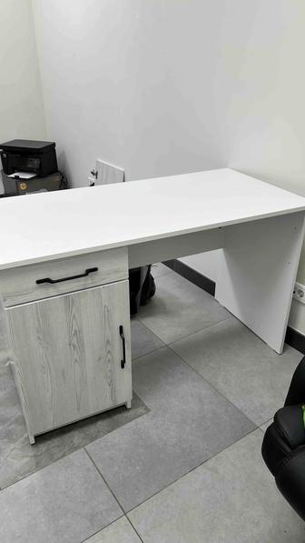 Офисный стол