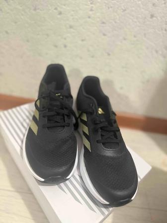 Продам оригинальные кроссовки Adidas Cloudfoam