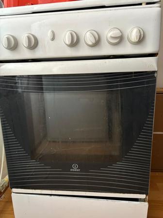 Продам духовку Indesit