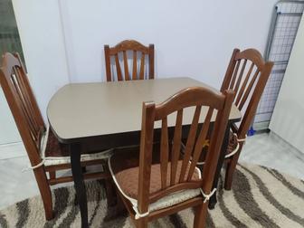 Продам стол кухонный и стулья