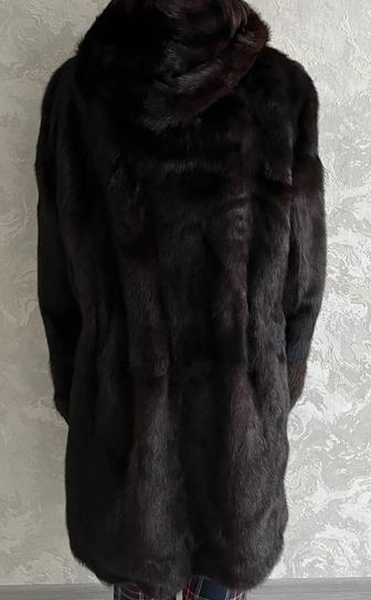 Продам натуральную шубу, размер 44. В хорошем состоянии. Теплая и удобная.