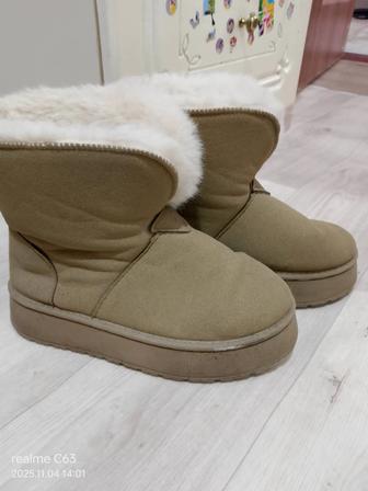 Срочно продам угги женские