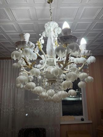 Продаю люстру б/у
