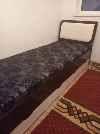 Кровать