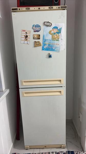 Холодильник 1.80 м