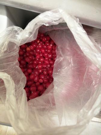 Калину красную, очищенную, свежемороженную.