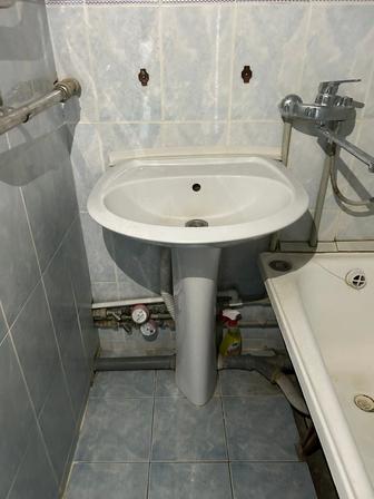 Продам раковину с пьедесталом