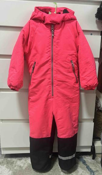 Продам зимний комбинезон для девочки 5-6 лет