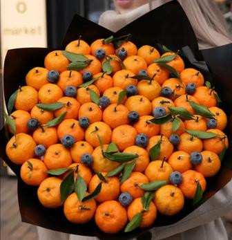 Бокс из мандаринов с инициалом