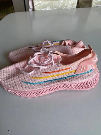 Розовые летние кроссовки женские
