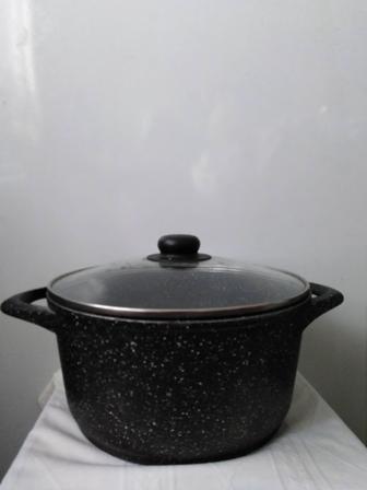 ОТДАМ ДАРОМ кастрюлю. С антипригарным покрытием. БОЛЬШУЮ, 6л, ЕС, БУ