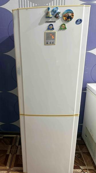Продам б/у холодильник Samsung