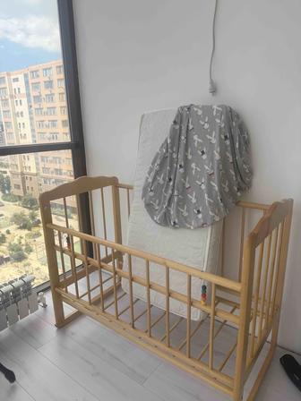 Продам детскую кроватку