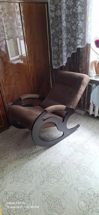 Продам кресло качалку
