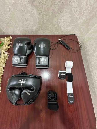 Боксерские перчатки, шлем, бинты, каппа, скакалка