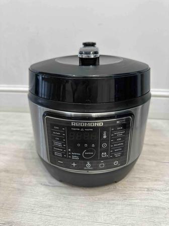 Мультиварка-скороварка REDMOND RMC-PM504