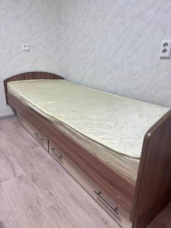 Кровать