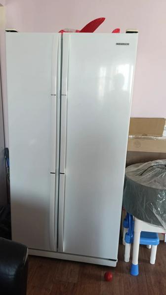 Срочно Продам двухкамерный холодильник