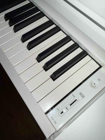 Продам цифровое пианино Yamaha CLP-745