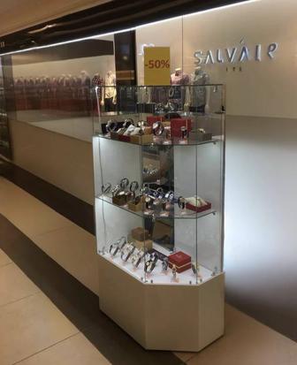 Продам торговые витрины в хорошем состоянии