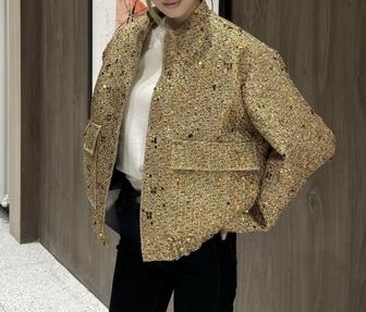 Продам бомбер золотистый