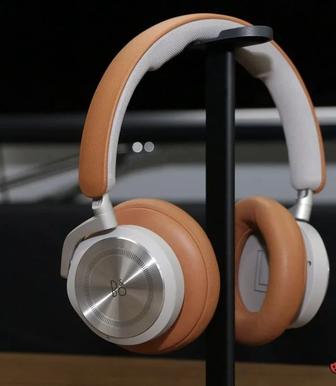 Bang Olufsen HX Timber