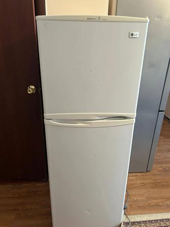 Продам холодильник