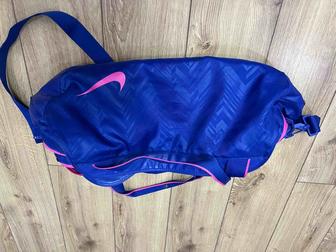 Продам спортивную сумку Nike
