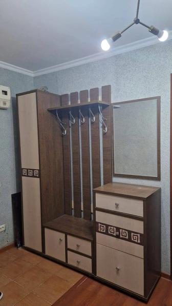 Шкаф для прихожей с нижними полками