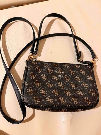 Сумочка GUESS