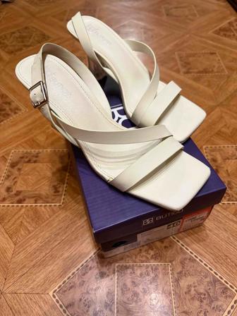 Продам босоножки б/у