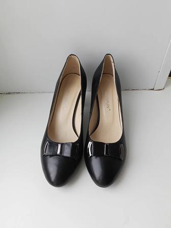 Продам туфли черные