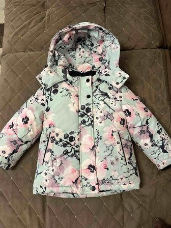 Продам зимнюю куртку на девочку