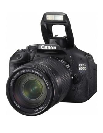 Срочно продам фотоаппарат Canon 600D с объективом 18-135 мм