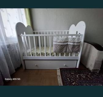 Продам детский манеж с маятником