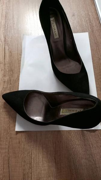 Продам замшевые лодочки