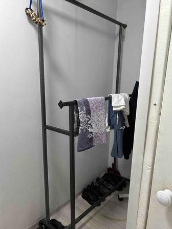 Вешалка напольная для одежды в прихожую металлическая