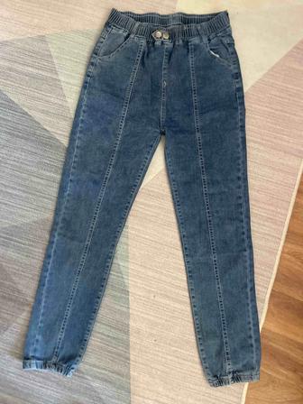 Женские джинсы