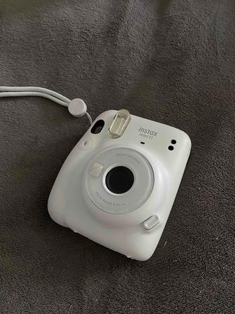 Продам Instax Mini 11 (белый)