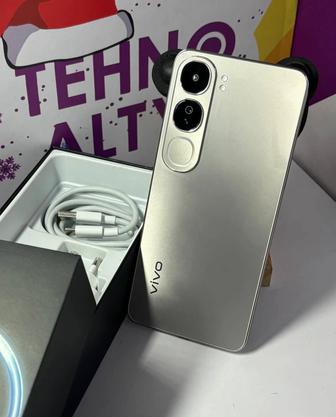 Модель Vivo V40 Lite